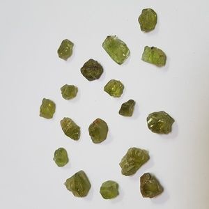 32.55ct peridot rough lot from vietnam
